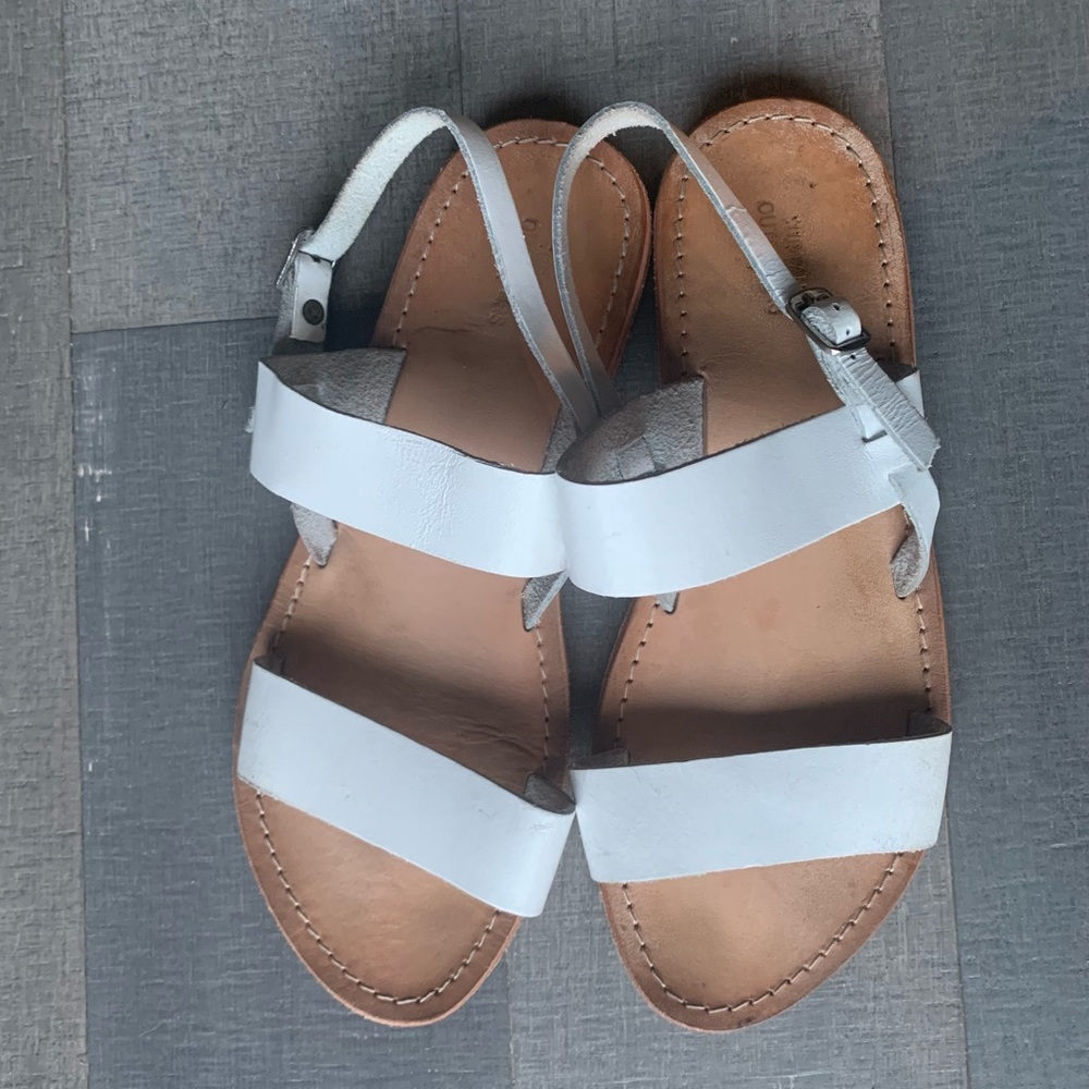 URBAN OUTFITTERS white genuine leather sandals